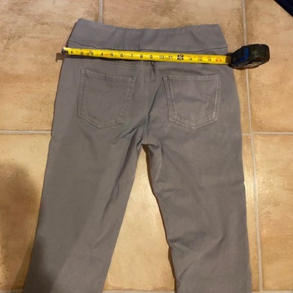 Coldwater Creek pullup jeans in a light blue/gray fade Size 8 - Picture 6 of 6